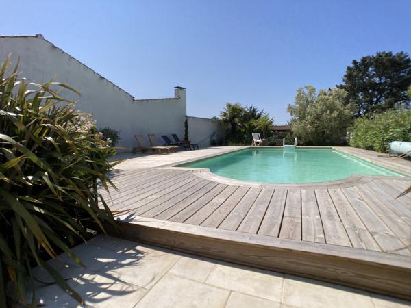 Maison 3 chambres avec piscine, emplacement idéal!