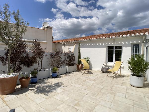 Maison 3 chambres avec piscine, emplacement idéal!