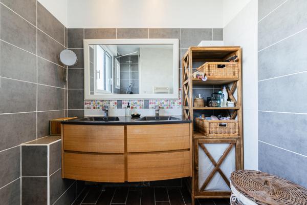 Maison familiale aux multiples facettes, entre convivialité et douceur de vivre