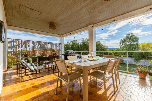 Maison familiale aux multiples facettes, entre convivialité et douceur de vivre