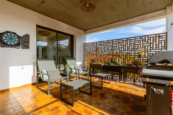 Maison familiale aux multiples facettes, entre convivialité et douceur de vivre