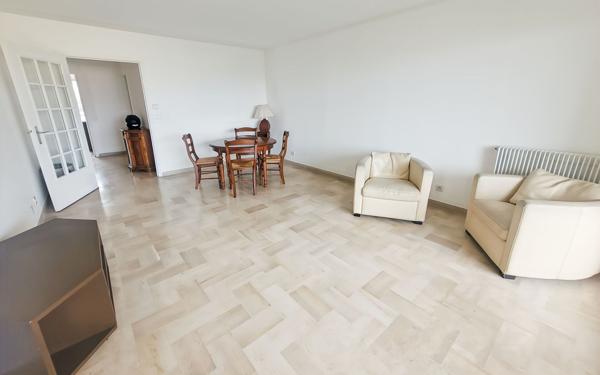 Appartement à vendre    2 pièces • 51 m2 Antibes