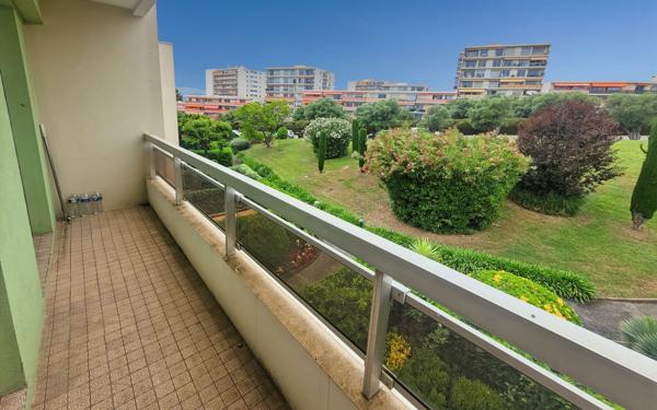 Appartement à vendre    2 pièces • 51 m2 Antibes