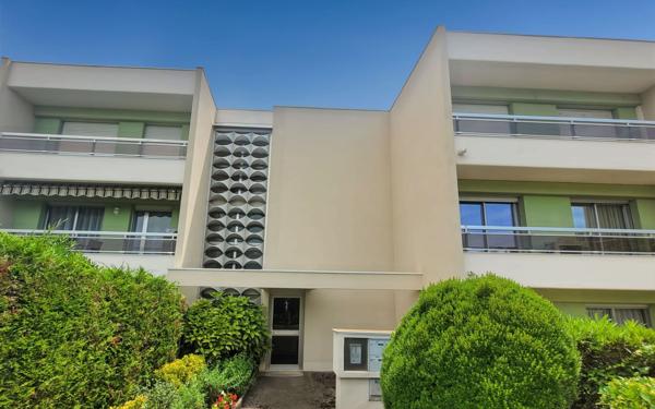 Appartement à vendre    2 pièces • 51 m2 Antibes