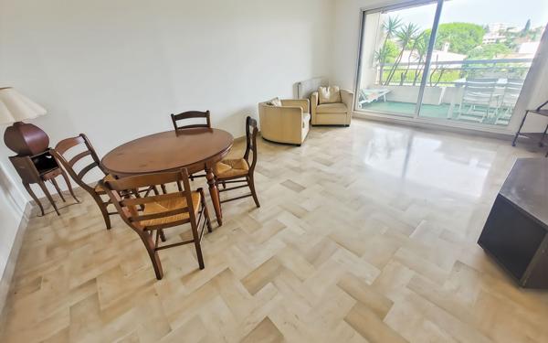 Appartement à vendre    2 pièces • 51 m2 Antibes