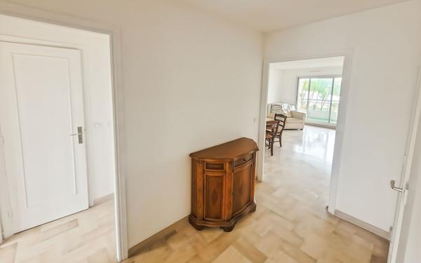 Appartement à vendre    2 pièces • 51 m2 Antibes
