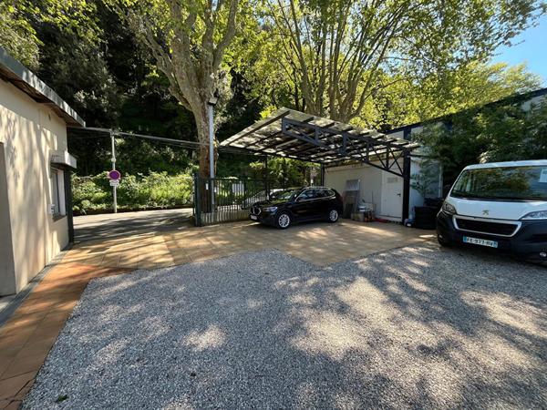 A Vendre terrain avec local commercial de 60 m² Cagnes Sur Mer 618 m2