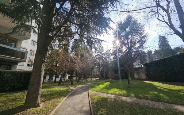 Appartement à vendre    3 pièces • 68,60 m2 Saint-Étienne