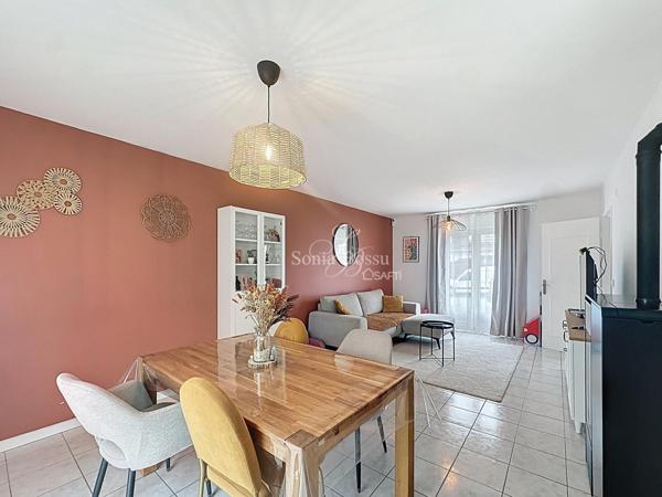 MAISON DE RESIDENCE SEMI MITOYENNE 4 CHAMBRES GARAGE JARDIN