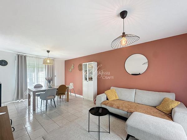 MAISON DE RESIDENCE SEMI MITOYENNE 4 CHAMBRES GARAGE JARDIN