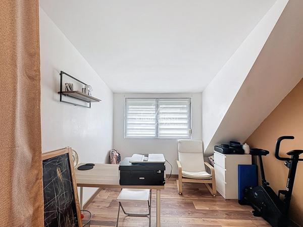 MAISON DE RESIDENCE SEMI MITOYENNE 4 CHAMBRES GARAGE JARDIN