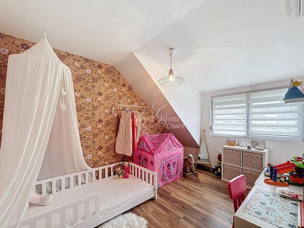 MAISON DE RESIDENCE SEMI MITOYENNE 4 CHAMBRES GARAGE JARDIN