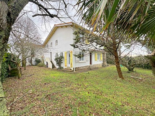 MAISON à SAINT PALAIS SUR MER