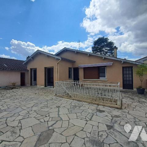 APPARTEMENT (Maison de village)  99M² AVEC TRES GRANDE TERRASSE 100m² ET GRENIER/DEPENDANCE