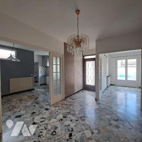 APPARTEMENT (Maison de village)  99M² AVEC TRES GRANDE TERRASSE 100m² ET GRENIER/DEPENDANCE