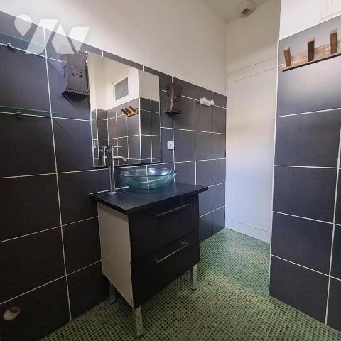 APPARTEMENT (Maison de village)  99M² AVEC TRES GRANDE TERRASSE 100m² ET GRENIER/DEPENDANCE