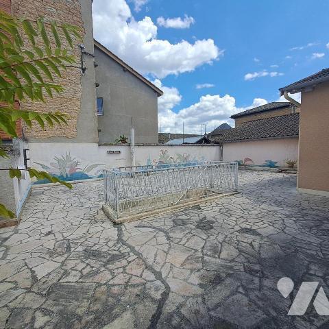 APPARTEMENT (Maison de village)  99M² AVEC TRES GRANDE TERRASSE 100m² ET GRENIER/DEPENDANCE