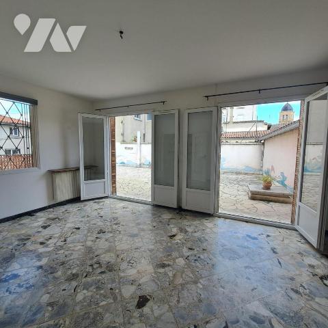 APPARTEMENT (Maison de village)  99M² AVEC TRES GRANDE TERRASSE 100m² ET GRENIER/DEPENDANCE