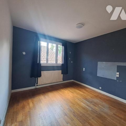 APPARTEMENT (Maison de village)  99M² AVEC TRES GRANDE TERRASSE 100m² ET GRENIER/DEPENDANCE