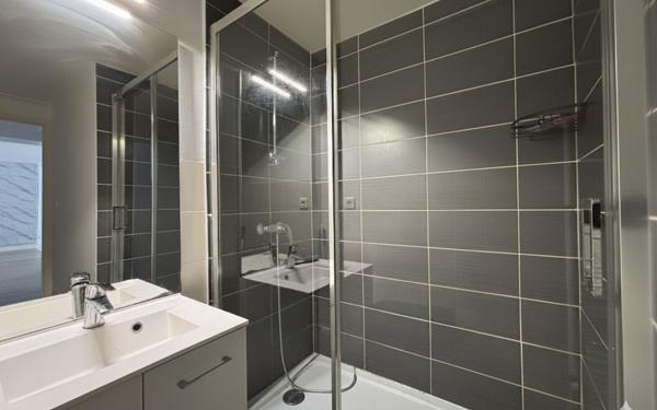 Immeuble à vendre    7 pièces • 233 m2 Frouard