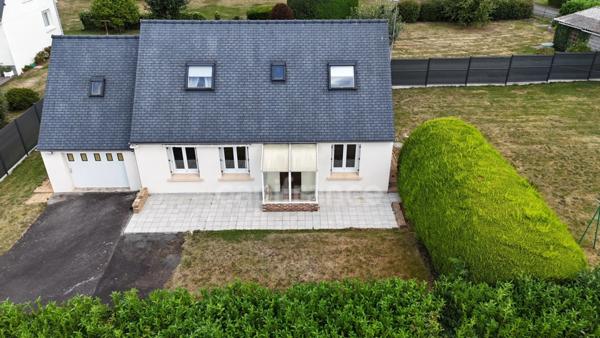 PLOUNEVEZEL - Maison à vendre 5 pièces - Joli jardin clos