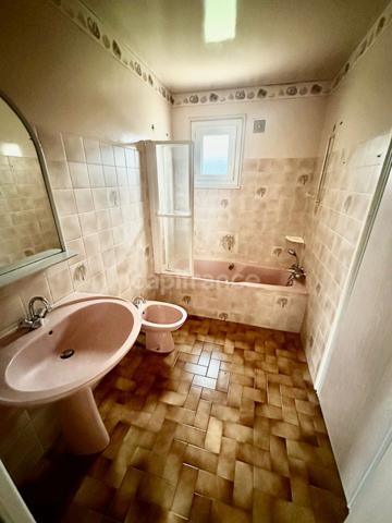 PLOUNEVEZEL - Maison à vendre 5 pièces - Joli jardin clos