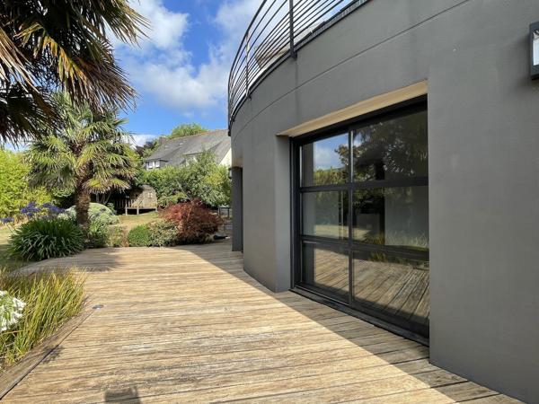 MAISON ELEGANTE ET CONTEMPORAINE