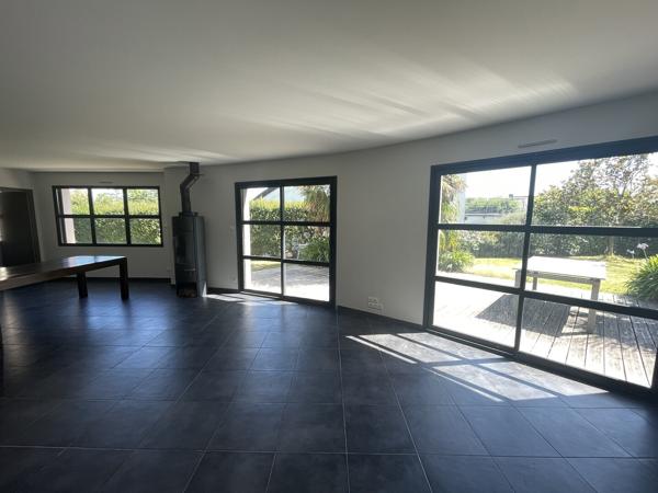 MAISON ELEGANTE ET CONTEMPORAINE