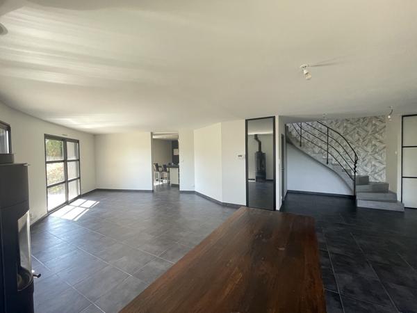 MAISON ELEGANTE ET CONTEMPORAINE