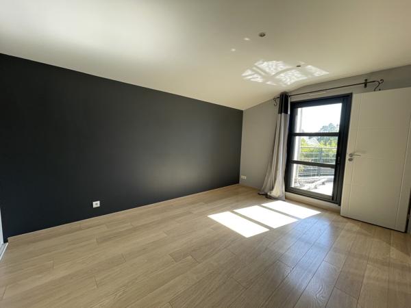 MAISON ELEGANTE ET CONTEMPORAINE