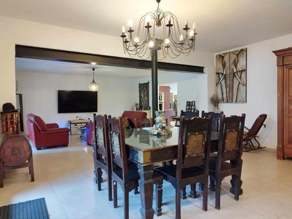 Maison Arles 9 pièce(s) 303 m2 SUR 1 hectare de parcelle