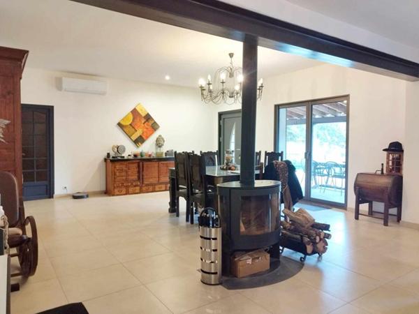 Maison Arles 9 pièce(s) 303 m2 SUR 1 hectare de parcelle