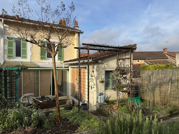 A vendre MAISON type 3/4 rénovée au calme de Périgueux avec garage et jardin