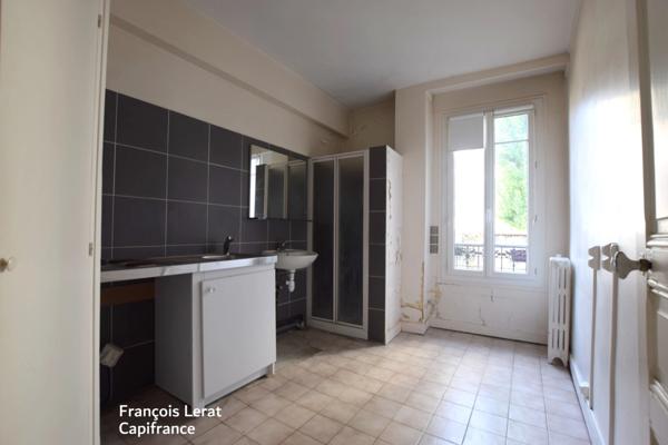 A vendre murs d'un Local/bureau avec un appartement PARIS 20EME ARRONDISSEMENT (75) - 4 pièces - 590 000 € HAI