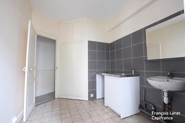 A vendre murs d'un Local/bureau avec un appartement PARIS 20EME ARRONDISSEMENT (75) - 4 pièces - 590 000 € HAI