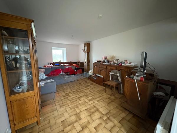 🏡 Cerisy-la-Salle – Maison mitoyenne d’un côté, 126 m² + dépendance de 54 m² (50)