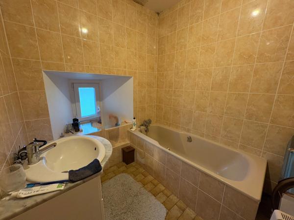 🏡 Cerisy-la-Salle – Maison mitoyenne d’un côté, 126 m² + dépendance de 54 m² (50)