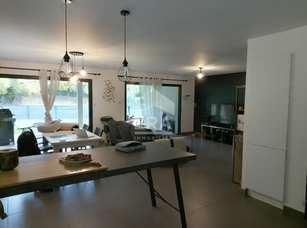 Maison plain-pied 6 pièces 129 m² à CHARAVINES