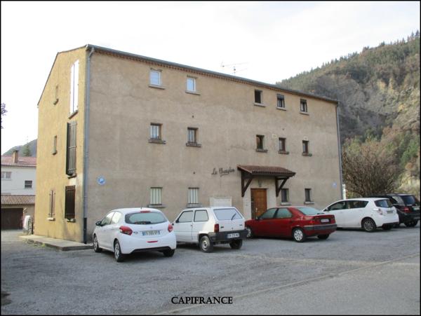 DIGNE-LES-BAINS (04000) Appartement T2 dans petite copropriété avec cave et stationnement