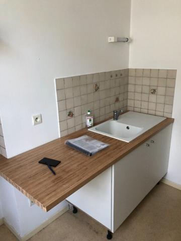 A LOUER CHATEAUNEUF SUR SARTHE Appt T4 en triplex de 71 m2
