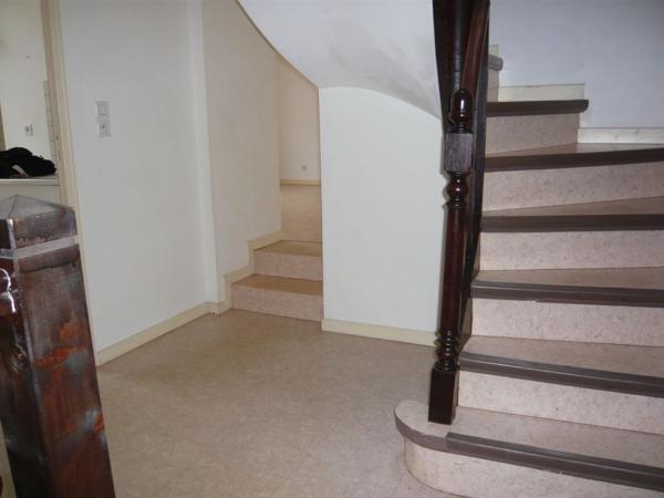 A LOUER CHATEAUNEUF SUR SARTHE Appt T4 en triplex de 71 m2