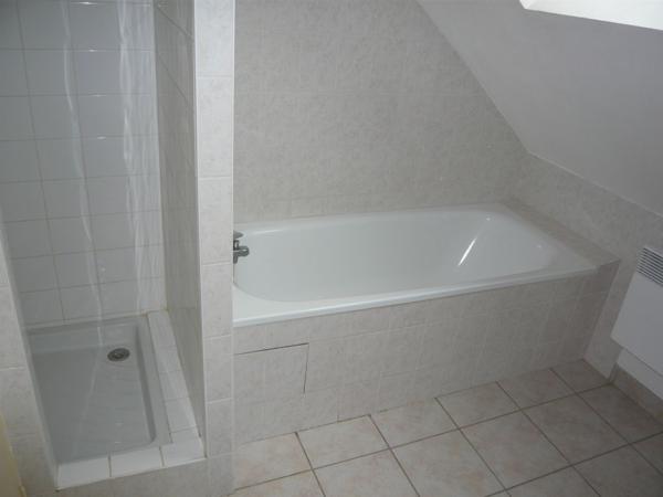 A LOUER CHATEAUNEUF SUR SARTHE Appt T4 en triplex de 71 m2