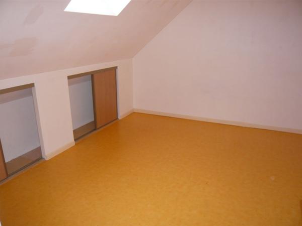 A LOUER CHATEAUNEUF SUR SARTHE Appt T4 en triplex de 71 m2