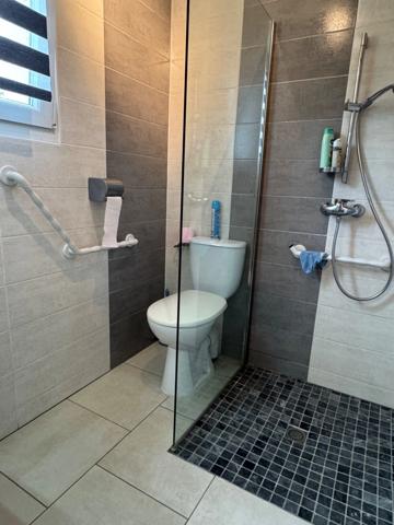 PAVILLON INDIVIDUEL DE PLAIN PIED, 3 CHAMBRES ET UN BUREAU