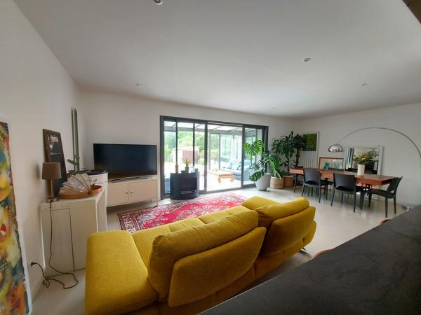 Maison 3ch + bureau + piscine