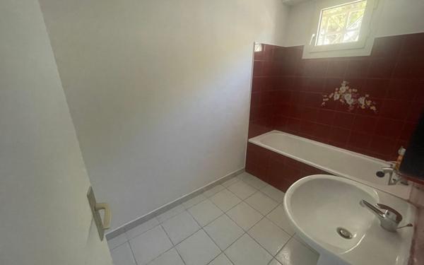 Appartement à vendre    3 pièces • 60,65 m2 Istres