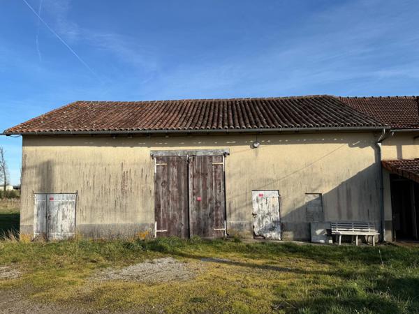 Corps de ferme au bout d'une impasse.