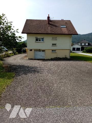 pavillon élevé sur sous-sol terrain attenant de 2218m², bâtiment annexe d'env 41 m² au sol + grenier