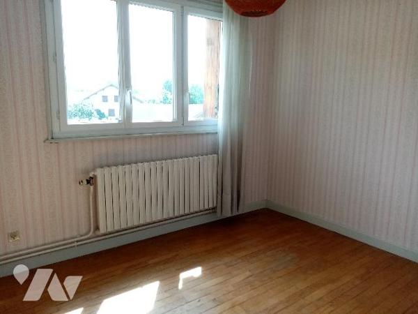 pavillon élevé sur sous-sol terrain attenant de 2218m², bâtiment annexe d'env 41 m² au sol + grenier