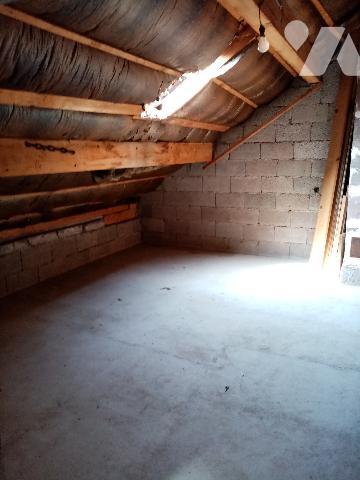 pavillon élevé sur sous-sol terrain attenant de 2218m², bâtiment annexe d'env 41 m² au sol + grenier